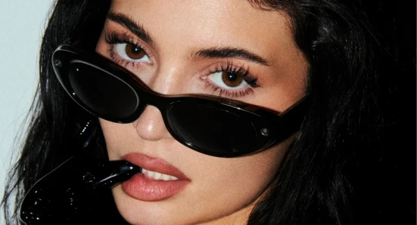 download - 2026-10-13T091159.833 META GLASSES Starfire Kylie Edition STANDARD