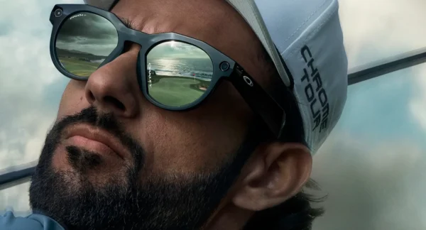 OAKLEY META  HSTN SMART GLASSES